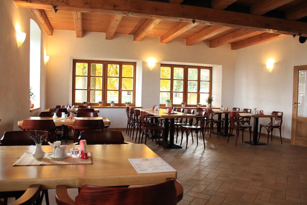 Bily Beranek Hotel Hladov Luaran gambar
